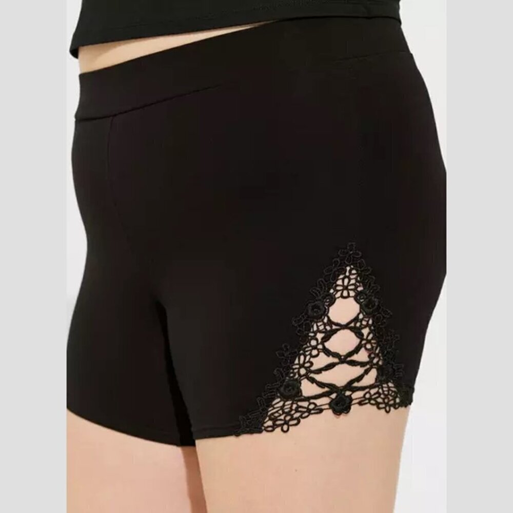 Torrid - 5 Inch Signature Premium Crochet Inset Bike Short in Black